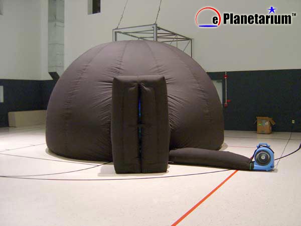 Planetario in una palestra scolastica